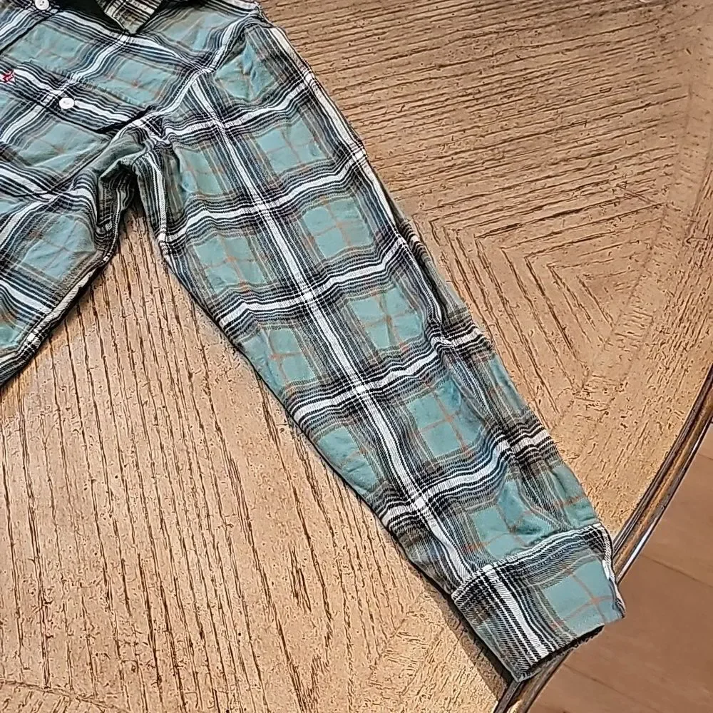 Levi's M relaxed plaid button down shirt